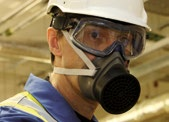Półmaski wielokrotnego użytku serii 3M 3000 i filtry Zmienne opcje filtrów Opcja 1 Gdy potrzebna jest ochrona przed gazami i parami: Użyj pochłaniacza 3M 3351 (patrz