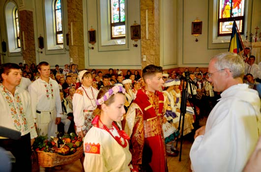 Ea a fost celebrată de pr. Ireneusz Senkło asistat de preoţi din decanatul de Bucovina şi preoţi din Polonia.