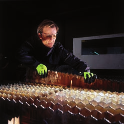 uvex C500 and uvex C300 Wysoka wydajność i ochrona na najwyższym poziomie Perfekcyjna zręczność w pracy Naturalna zręczność w każdej sytuacji Oprócz inteligentnego zastosowania nowych materiałów do