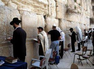 Świątynia Jerozolimska Religijnym centrum starożytnego Izraela była Świątynia Jerozolimska uświęcone miejsce, gdzie składano Bogu ofiary.