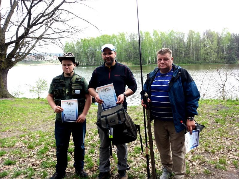 [27.04.2014] Towarzyskie Zawody Gruntowe na rozpoczęcie sezonu Dnia 27 kwietnia na suchedniowskim zbiorniku odbyły się zawody w dyscyplinie gruntowej rozpoczynające tegoroczny sezon wędkarski.