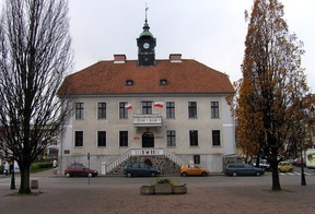 Obok budynku mieści się Strażnica Bośniacka, gdzie w 1790 r. stacjonował 9. Pułk Bośniaków.