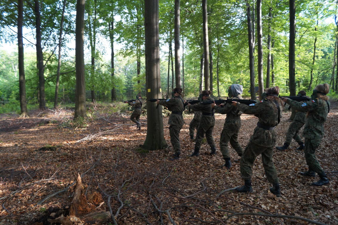 przegrupowanie po niespodziewanym ataku na patrol lub przemieszczający się pluton, 9. zadanie bojowe " zaatakowany patrol" - przegrupowanie i natarcie, 10.