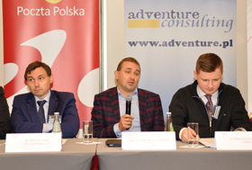 , przedstawił nowe usługi wdrażane przez Pocztę Polską w dobie cyfryzacji usług. W panelu dyskusyjnym pt.