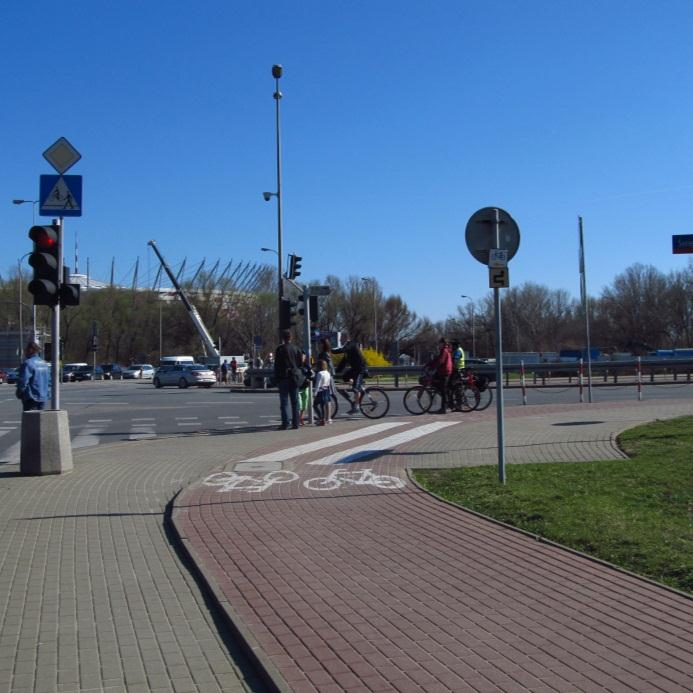 Zapewnia także powiązania z lewym brzegiem poprzez most Świętokrzyski i most Gdański. Znaczenie tych ulic w obsłudze ruchu dojazdowego do centrum Pragi jest zdecydowanie mniejsze.
