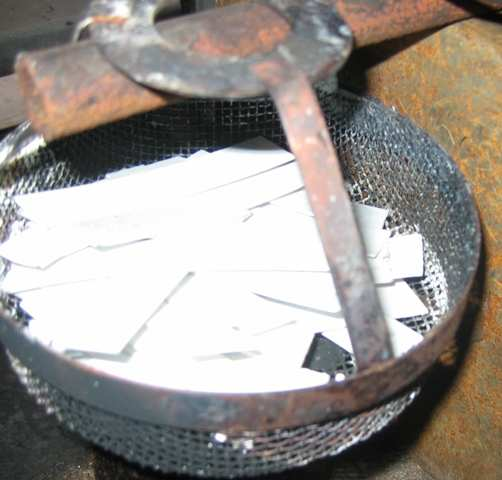 Fot 4 i 5 Polistyren przed gaszeniem