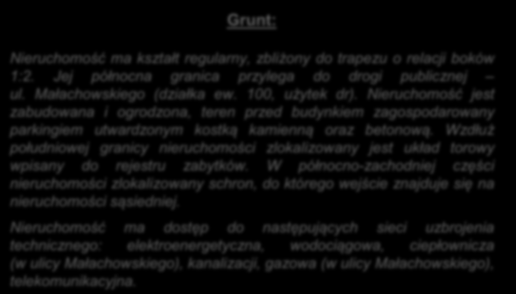 Nieruchomość jest zabudowana i ogrodzona, teren przed budynkiem zagospodarowany parkingiem utwardzonym kostką kamienną oraz betonową.