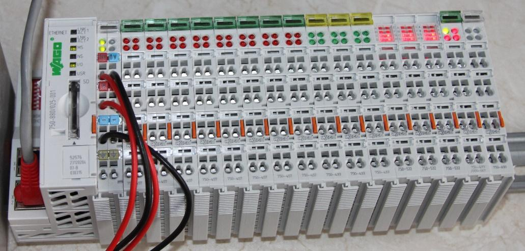 Moduły: Sterownik WAGO-I/O-SYSTEM Podstawowe, niezbędne do kontroli pracy źródła, można do nich zaliczyć: moduły wejść i wyjść analogowych, moduły wejść i wyjść binarnych.