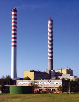 8 ENERGETYKA Modernizowana jest również sieć cieplna w zakresie ograniczania strat poprzez wymianę rurociągów na preizolowane oraz lepszego wykorzystania energii (automatyzacja węzłów cieplnych i