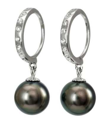 ~0,108 ct ET25 ET-100BDS-BWG14S-HAT Perły Tahiti owalne 9-10mm Wysokość kolczyków: 2,7 cm Szafiry: 14szt, ~0,09ct ET26 ET-100BDS-LVWG14S-HAT Perły Tahiti