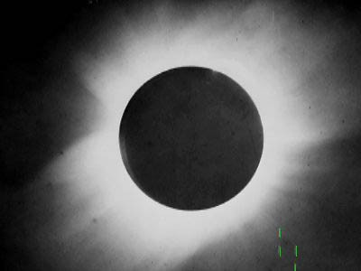 Pierwszy test OTW, 29 maja 1919 Sir Arthur Eddington sfotografował gwiazdy
