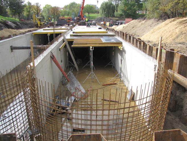korzeniowymi oraz zmniejszenie zasobów wodnych zbiorników podziemnych, znajdujących się w większości pod terenami zurbanizowanymi Kielc.