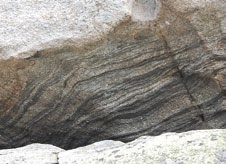 którym okazjonalnie pojawiają się większe kryształy tych minerałów (ryc. 9).