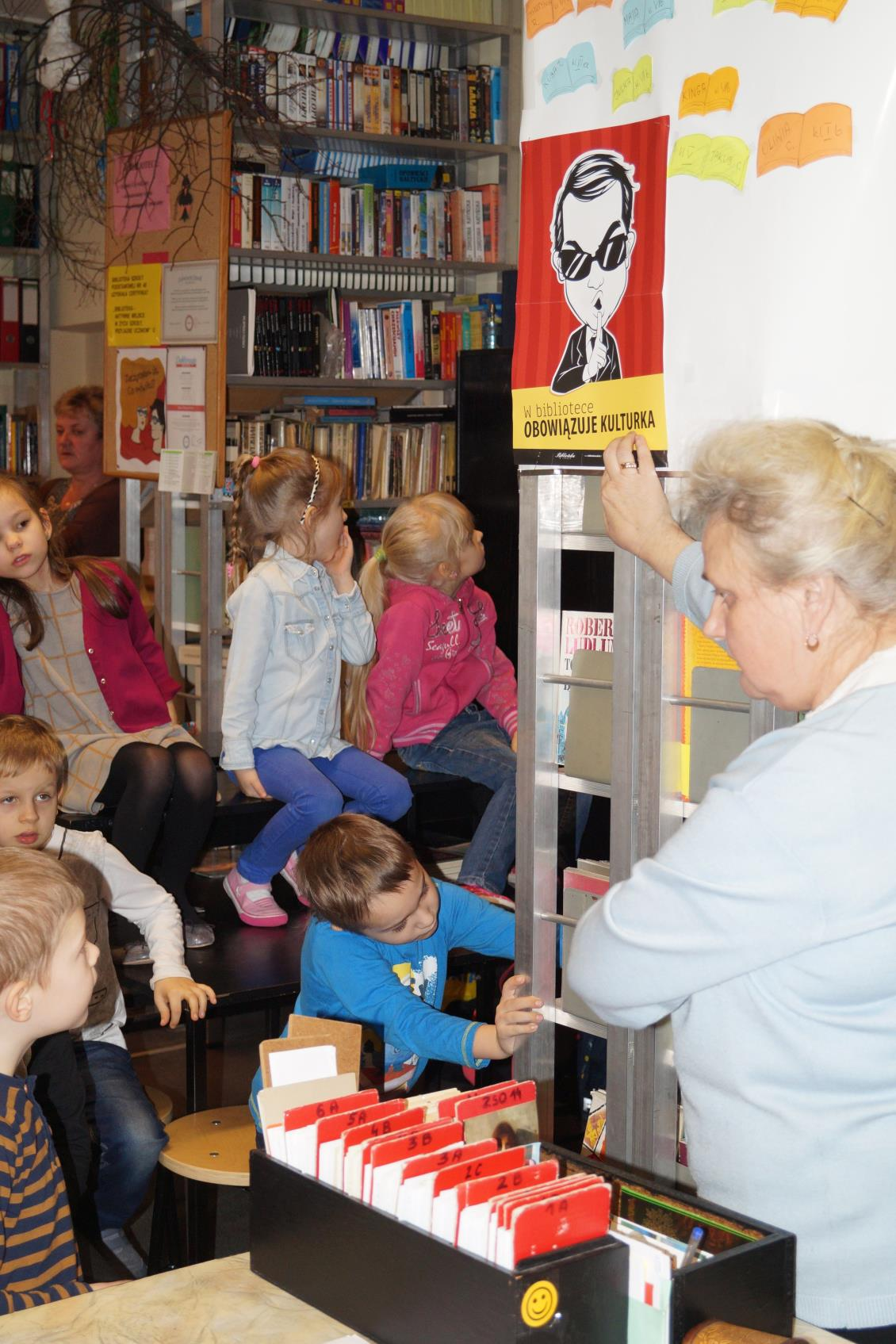 W bibliotece obowiązują