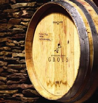 (3,33 zł/100 ml) Właściciele winnicy Herdade dos Grous stawiają na typowe szczepy z Alentejo,
