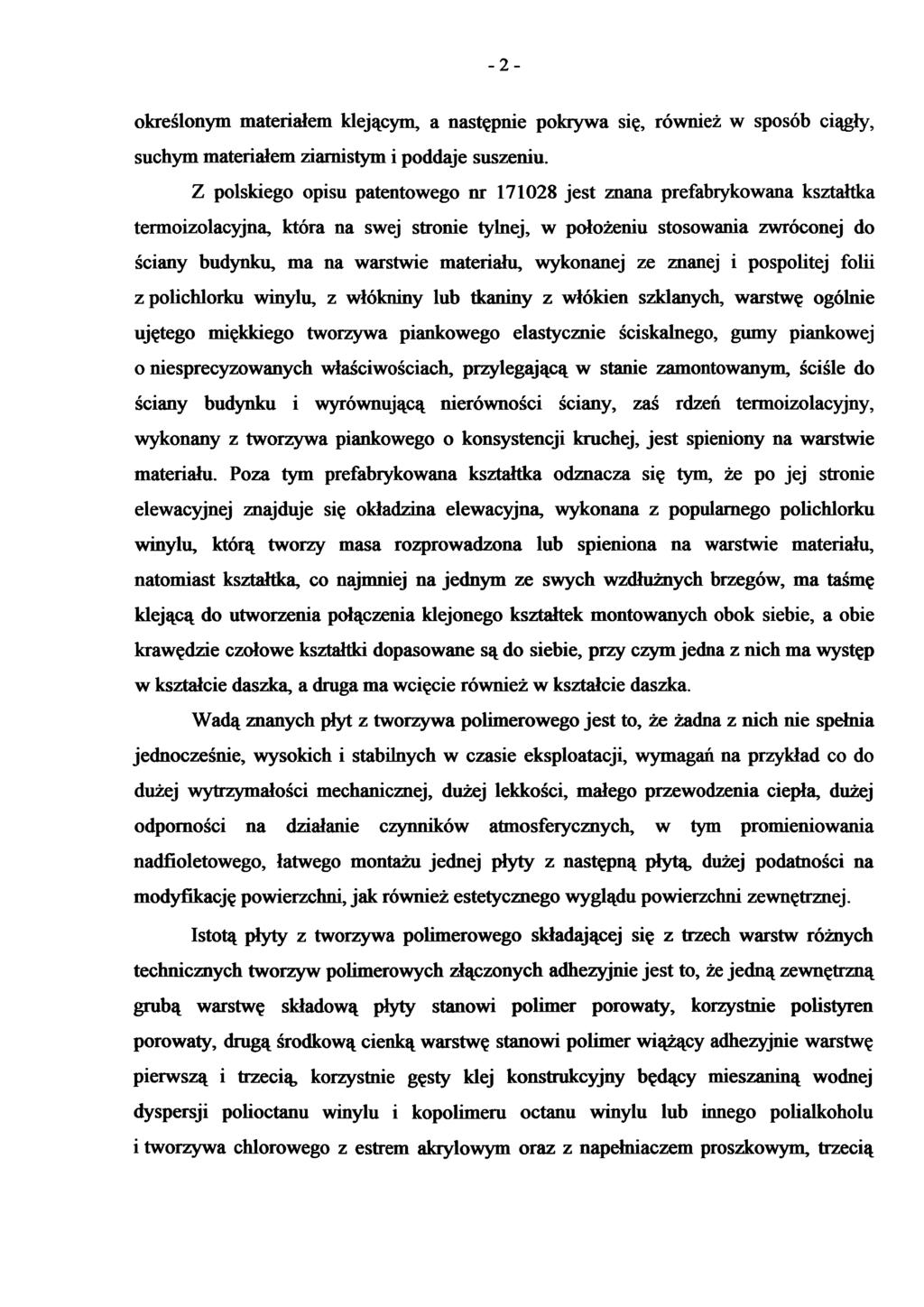 -2- określonym materiałem klejącym, a następnie pokrywa się, również w sposób ciągły, suchym materiałem ziarnistym i poddaje suszeniu.
