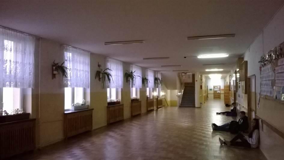 Korytarze były jedną z najbardziej problematycznych kwestii wskazywanych przez młodych ludzi. Chodzi zarówno o ich estetykę jak i funkcjonalność.