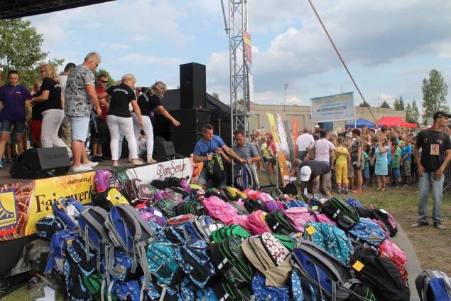 Urozmaicony piknik rodzinny Zorganizowany nad zbiornikiem wodnym Bałtyk piknik rodzinny był urozmaiconą formą spędzenia wolnego czasu dla wszystkich przybyłych.