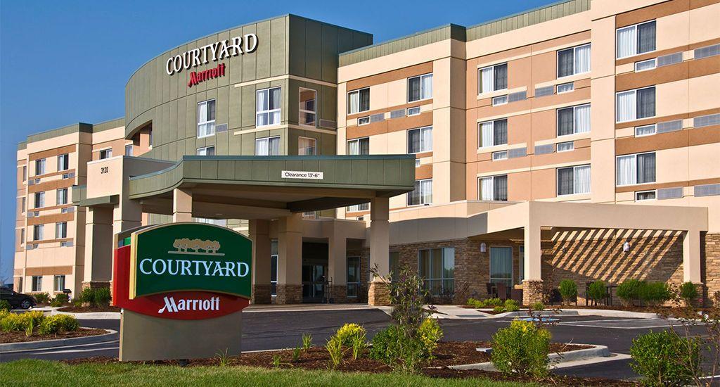 Hotel Marriott Gdynia Oświetlenie led w łazienkach pokoi hotelowych.