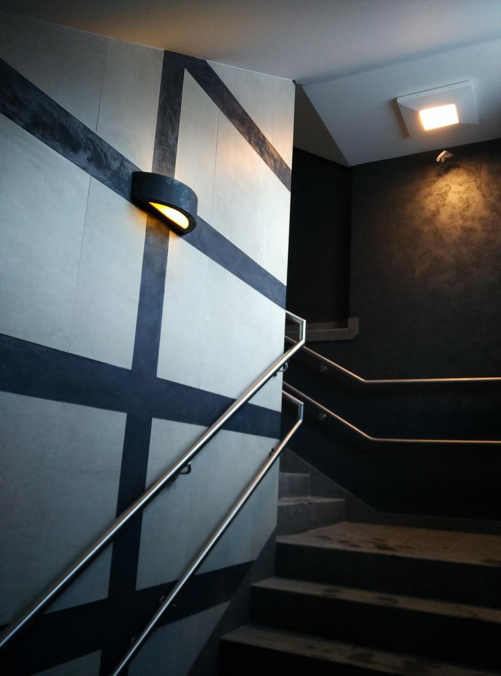 Ceramiczny kinkiet ścienny został