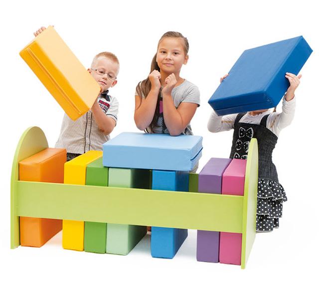 Prosta forma Wysoka jakość Dzięki różnorodności kształtów oraz kolorów dzieci mogą budowac