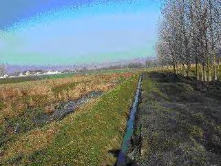 m ujmowane są systemem drenarskim i odprowadzane jako oczyszczone do odbiornika. a b c d Rys. 1.