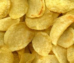 Z ilością zjadanych chipsów nie powinniśmy przesadzać nie tylko ze względu na akryloamid, który podejrzewa