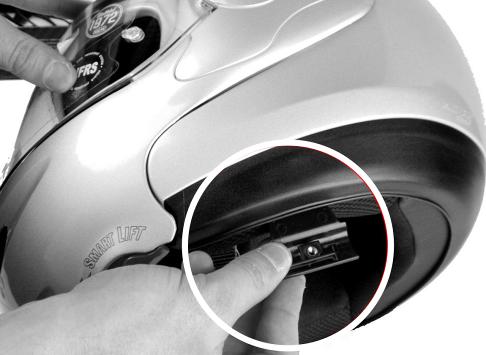 3. INSTALACJA MULTI 3 MULTI 3 może być zamontowany w kasku na dwa różne sposoby w zależności od typu kasku: z użyciem klipsa bądź przyklejony na kasku za pomocą kleju. 3.1. Użycie klipsa Fig. 1 Fig.