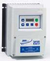 (do 22 kw) Prostota Intuicyjny interfejs użytkownika Elektroniczny Moduł Pamięci (EPM) 3 Świetne parametry Tryby pracy: Praca w trybie U/f (stały i zmienny moment obrotowy)