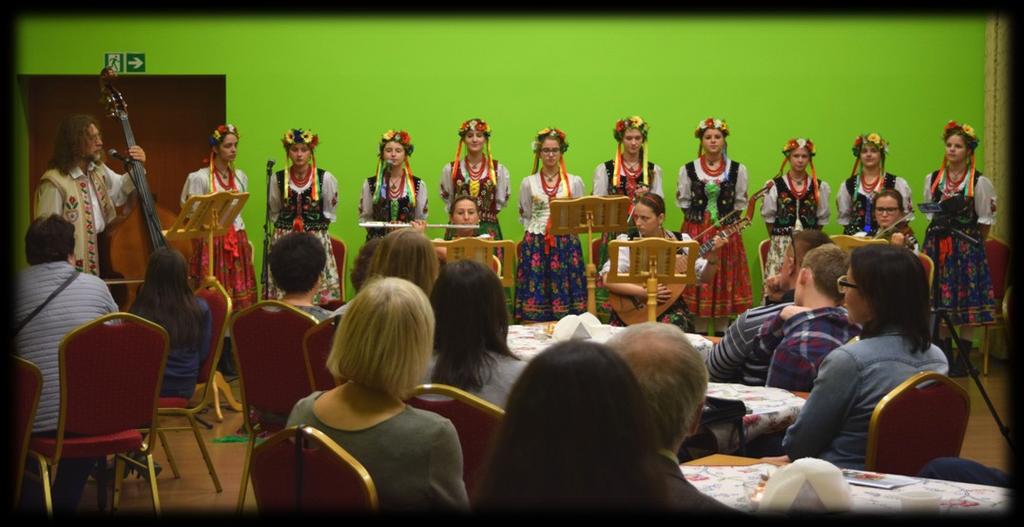 MOKOSZA = PATRIOTYZM + HISTORIA + MUZYKA W sobotni wieczór 5 listopada w Sali Lustrzanej Gminnego Ośrodka Kultury i Sportu odbył się kolejny autorski koncert Zespołu Muzyki Polskiej MOKOSZA.
