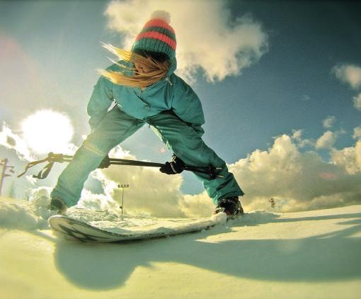 STACJA NARCIARSKA SZWAJCARIA BAŁTOWSKA Snowpark Aby umożliwić zarówno początkującym jak i zaawansowanym freestylowiczom zmierzenie się z własnymi słabościami i lękami bałtowski Snowpark wyposażony