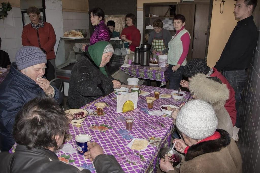 Stołówka w Doniecku, 2015, Ukraina. Fot. PAH Ograniczony dostęp do żywności jest jednym ze skutków konfliktów zbrojnych.