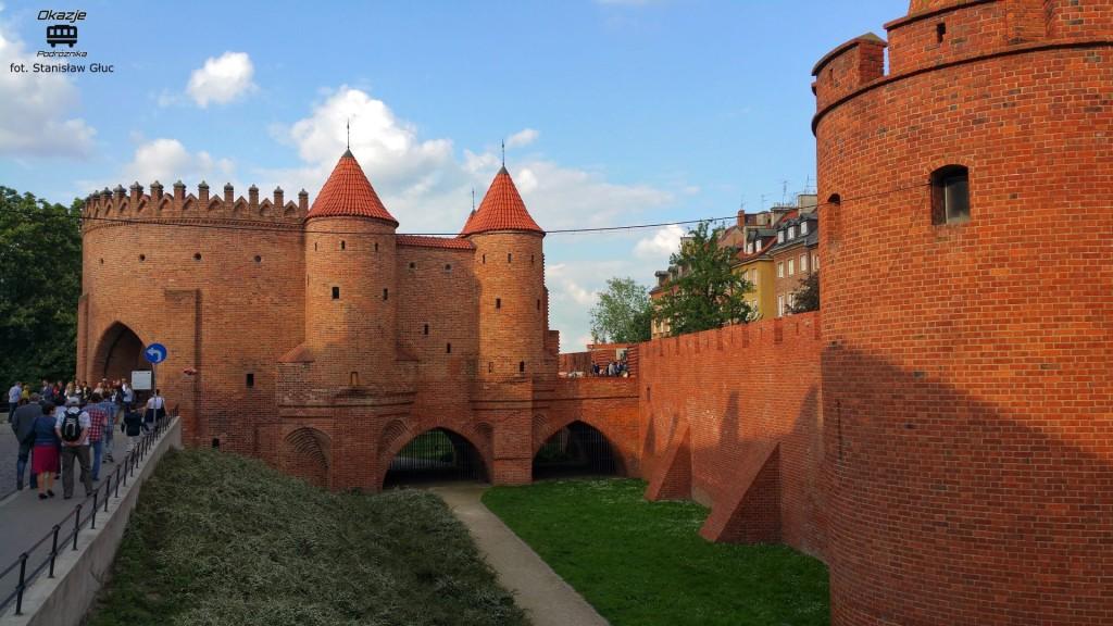 dalej, między kamienicami, gdzie na każdym kroku możemy się