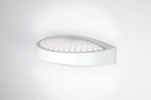 Cara 180 IP40 LED SPECYFIKACJA Biała obudowa z poiwęganu formowanego wtryskowo (RAL 9016) Wariant srebrny (RAL 9006) Bardzo efektywny satynowy dyfuzor Montaż poziomy ub pionowy Wariant z świeceniem