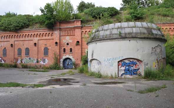 FORT I Nazwa polska: Jan III Sobieski Nazwa niemiecka: Feste König Wilhelm I Numer projektowy: Fort Ia NUMER OC: B61 TYP: fort pancerny rok budowy: 188793 Modernizacje: 1905, 1914 A/1364 1971 02 01