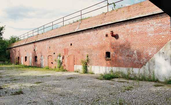 FORT III Nazwa polska: Stanisław Jabłonowski Nazwa niemiecka: Werk L'Estocq Numer projektowy: U5; J5 NUMER OC: B46 TYP: międzypolowe dzieło piechoty rok budowy: 188890 Modernizacje: ok.