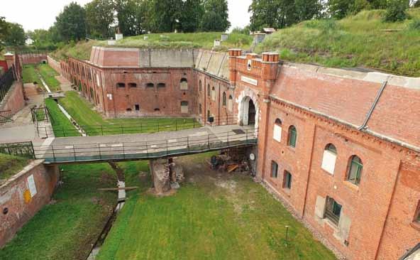 FORT IV Nazwa polska: Stanisław Żółkiewski Nazwa niemiecka: Yorck Numer projektowy: Fort II NUMER OC: B37 TYP: główny fort artyleryjski rok budowy: 187884 Modernizacje: 188993;