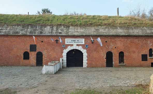 FORT VI Nazwa polska: Jarema Wiśniowiecki Nazwa niemiecka: Dohna Numer projektowy: Fort IIIa NUMER OC: A18 TYP: fort piechoty rok budowy: 188993 Modernizacje: ok.