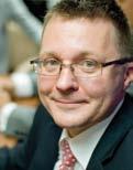 Różnica przepuszczalności skał charakterystycznych dla paliwa ze złoża konwencjonalnego, zamkniętego oraz dla gazu łupkowego Złoty wiek - tło ekonomiczne W 2012 roku ukazał się raport wydany przez