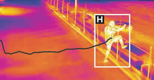 W porównaniu z tradycyjnymi technologiami kamery termowizyjne są bardziej niezawodne w trudnych warunkach atmosferycznych, ponieważ widzą przez dym, deszcz, kurz i lekką mgłę.