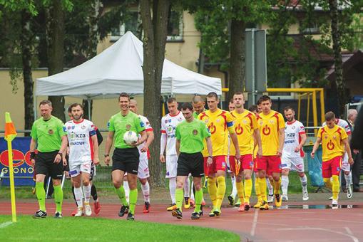 Nazwa M Pkt Bramki 1 Stal Mielec 65 54-25 2 GKS Tychy 56 45-24 3 Znicz Pruszków 55 45-32 4 Wisła Puławy 53 41-26 5 Raków Częstochowa 48 55-46 6 Siarka Tarnobrzeg 47 42-42 7 Kotwica Kołobrzeg 45-28 8