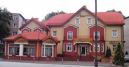 Fotografia z okresu międzywojennego 100 Pierwszy z hotelowych budynków stanął na miejscu, gdzie dawniej była Spółdzielnia Pracy im. Pakina.