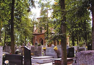61. CMENTARZ KATOLICKI W południowej części miasta przy ul. Kilińskiego położony jest cmentarz rzymskokatolicki. Graniczy z cmentarzem ewangelicko-augsburskim i komunalnym.