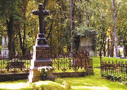 62. CMENTARZ EWANGELICKO- AUGSBURSKI Cmentarz parafii ewangelicko-augsburskiej położony jest w południowej, peryferyjnej części miasta.