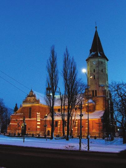 cą mebli był pabianicki stolarz Ryszard Stelmach. Obecnie w zakrystii znajduje się oddział Muzeum Archidiecezjalnego w Łodzi. Warto obejrzeć precjoza, wśród których jest monstrancja z 1831 r.