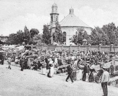 Uroczyste poświęcenie kościoła nastąpiło dopiero w 1832 r., ale kłopoty budowlane nie skończyły się i już po trzech latach zaistniała konieczność kolejnego remontu. Na początku lat 70.