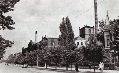 stwo Akcyjne Pabianickich Fabryk Wyrobów Bawełnianych Krusche i Ender. W 1926 r. firma obchodziła 100-lecie swojego istnienia.