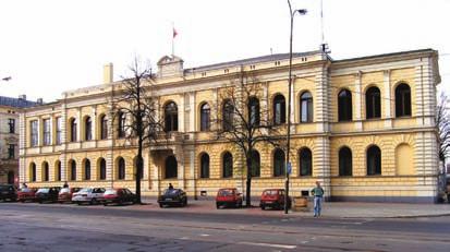 14. ZAMKOWA 5 PAŁAC ENDERÓW Fotografia z 2007 r. Pałac, w którym obecnie znajduje się siedziba Starostwa Powiatowego stanowi przykład miejskiej rezydencji wielkiej burżuazji.