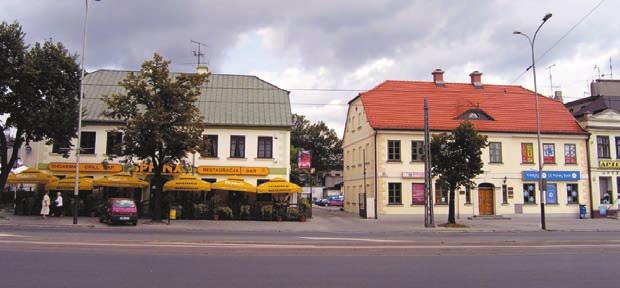 20. ZAMKOWA 21, 23 Fotografia z 2007 r. Domy przy ul. Zamkowej 21 i 23 to najstarsze zachowane domy tkaczy w Pabianicach.