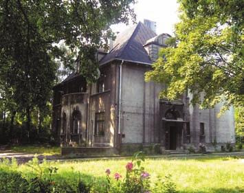 24. WILLA THOMMENA 25. WILLA SCHWEIKERTA WILLA THOMMENA Przy ul. Piłsudskiego 30 zacho- -wała się stylowa przedwojenna rezy-dencja.